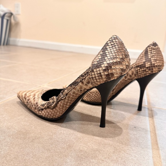 Burberry Snakeskin Patterned High Heels (37) - Picture 7 of 15